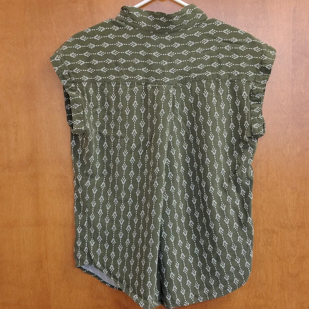 Jachs Girlfriend Olive And White Button Down Cap Sleeve Shirt - Picture 8 of 8